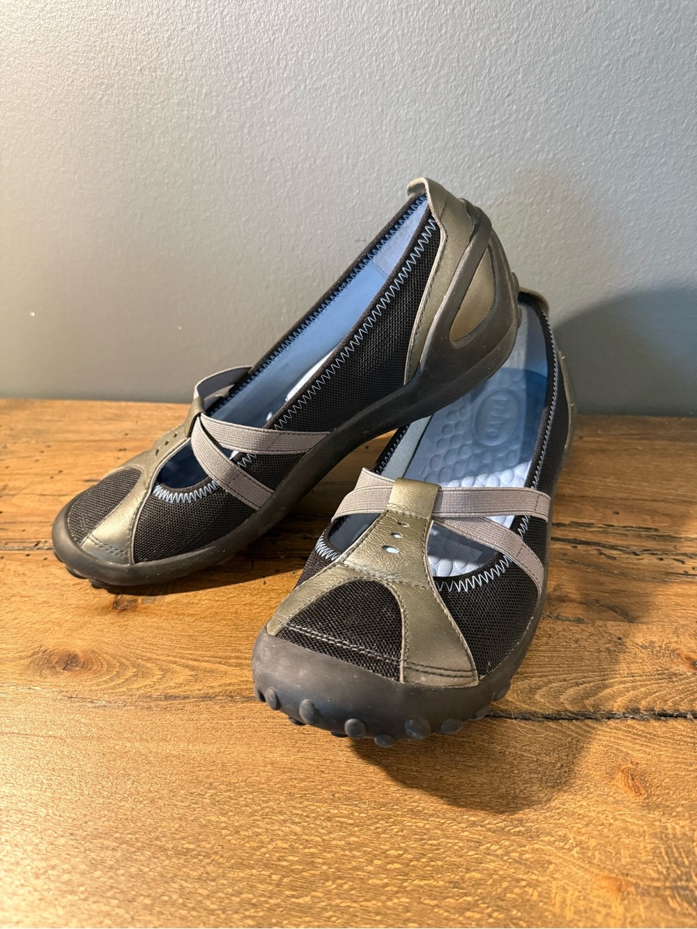 Privo Black and Gray Slip-On Comfort Flats